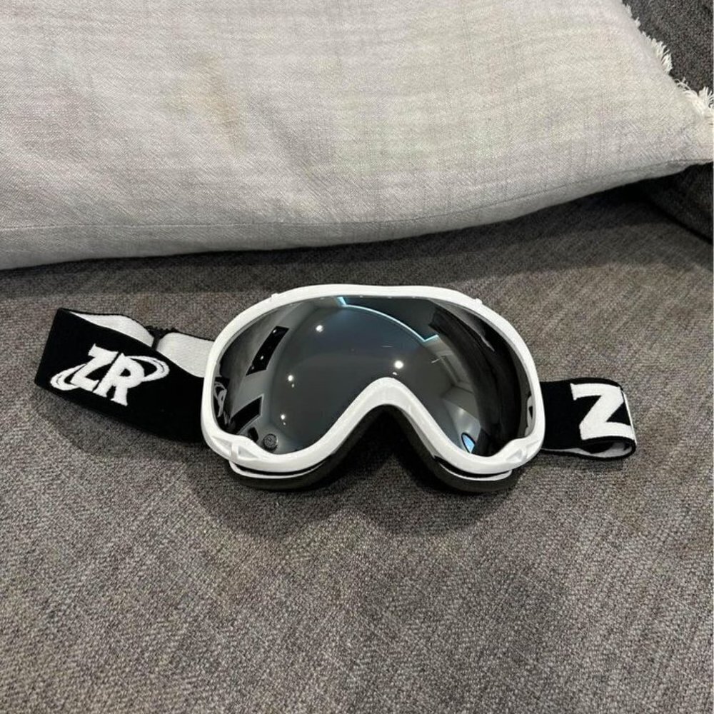 Adult ski goggles. Mirror. Zionor brand. New!! Adjustable.
